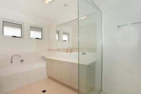60 Beachway Parade Marcoola 500 BOND Linen Supplied - Holiday Melbourne 2