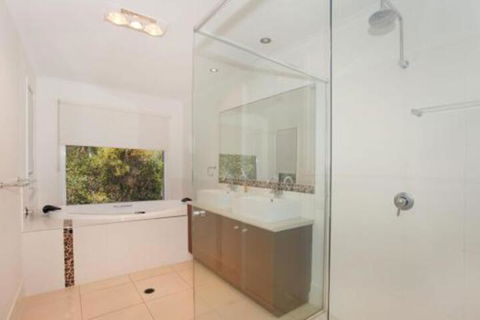 60 Beachway Parade Marcoola 500 BOND Linen Supplied - Holiday Melbourne 7