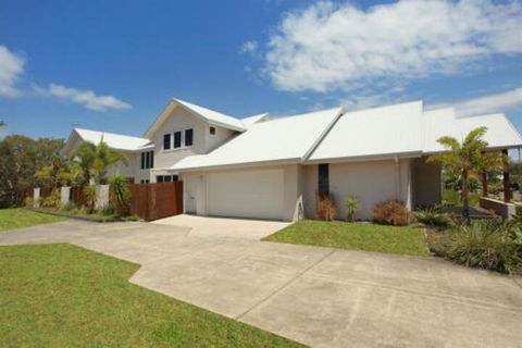 60 Beachway Parade Marcoola 500 BOND Linen Supplied - Holiday Melbourne 6