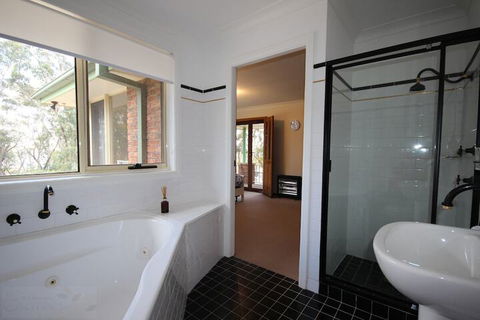 Highland View - Maitland Accommodation 2