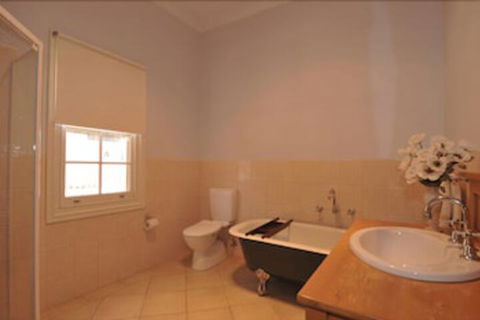 Charlie Bates Cottage - Accommodation QLD 6