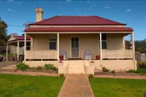 Charlie Bates Cottage - Accommodation QLD 0