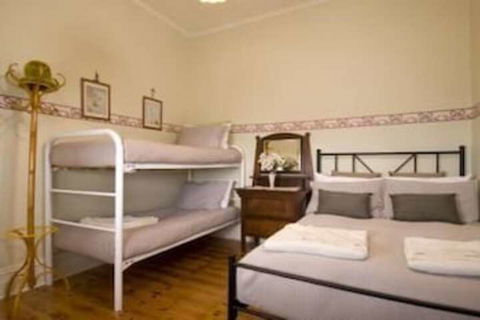 Charlie Bates Cottage - Accommodation QLD 4