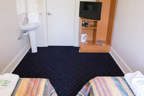 Gardners Inn Hotel - Victoria Tourism 5