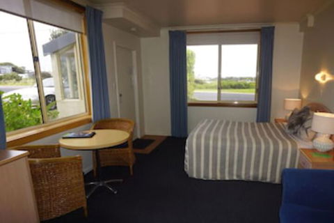 Harbour View Motel - Whitsundays Tourism 2