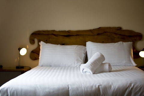 Tullah Lakeside Lodge - Accommodation Australia 7