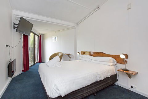 Tullah Lakeside Lodge - Accommodation Australia 5