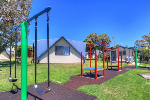 Beach Cabins Merimbula - Hervey Bay Accommodation 4