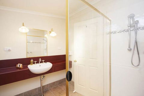 Beechworth Cedar Cottages - Hervey Bay Accommodation 7