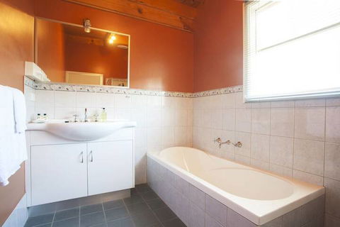 Beechworth Cedar Cottages - Hervey Bay Accommodation 5