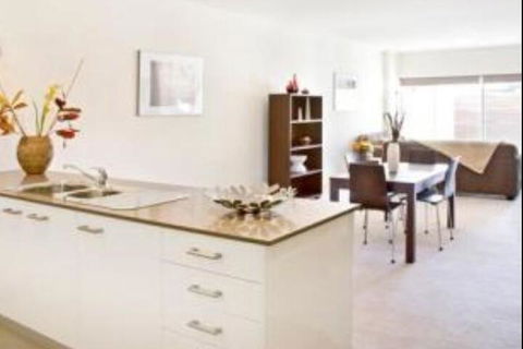 Glenelg Pacific Apartments - Gold Coast 4U 6