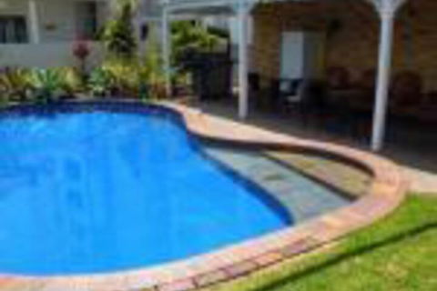 Cotton Tree Beach Motel - Byron Bay Accommodation 0