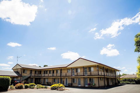 Lilac City Motor Inn & Steakhouse - Whitsundays Tourism 3