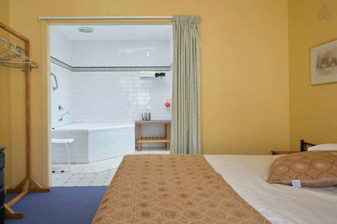 Cottages For Two - Lightning Ridge Tourism 7