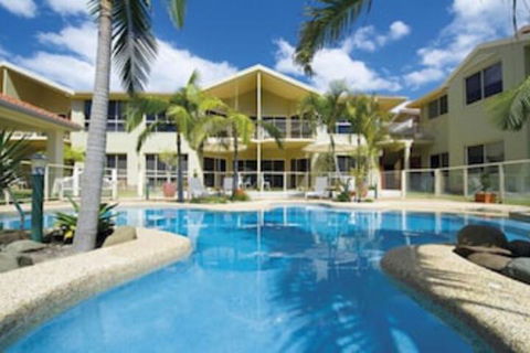 Marty's @ Little Beach - Tourism Townsville 0
