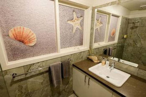Whitesbeach Guesthouse - Yamba Accommodation 0