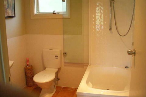 Clarendon Chalets - Accommodation Redcliffe 3