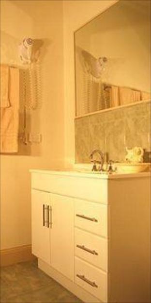 The Keepers Cottages - Kawana Tourism 4