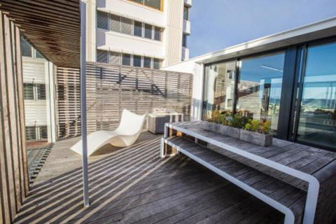 Avalon City Retreat - Accommodation Newcastle 0