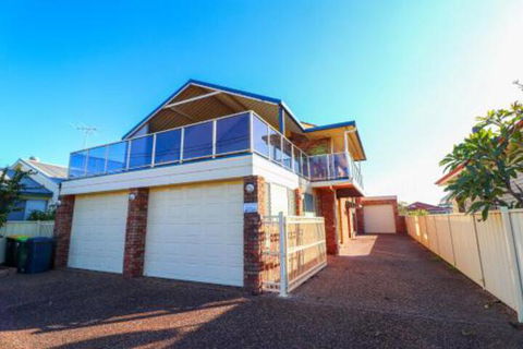 Anglers Abode - Whitsundays Tourism 0