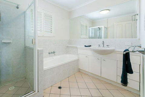 Redcliffe Peninsula Penthouse - Northern Rivers Accommodation 7