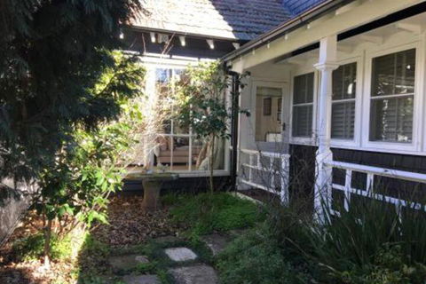 Clubbe Cottage - Holiday Melbourne 5