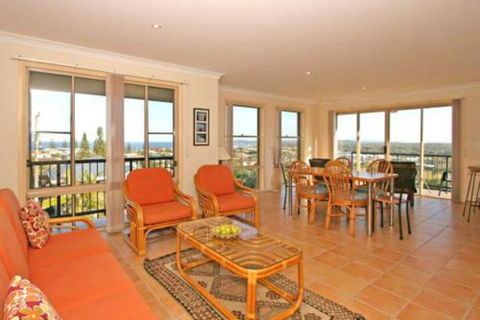 Phoenix Terrace Townhouse Yamba - Accommodation Ballina 6