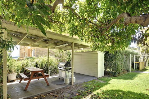Florida 5 / 5 Lillian Street - Broome Tourism 2