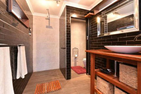 Millfield Eco Lodge With Views & Inside / Outside Hangouts - Accommodation Hamilton Island 2