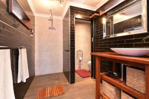 Millfield Eco Lodge With Views & Inside / Outside Hangouts - Accommodation Hamilton Island 3