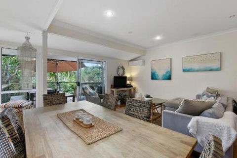 Grevillea - Sunshine Coast Guide 5