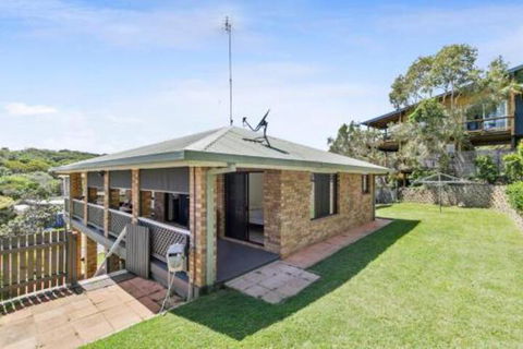 33 George Nothling Drive - Sunshine Coast Guide 5