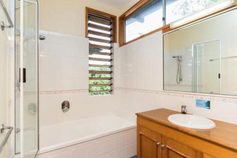 Blue Poles (Pets Allowed) - Accommodation Newcastle 7