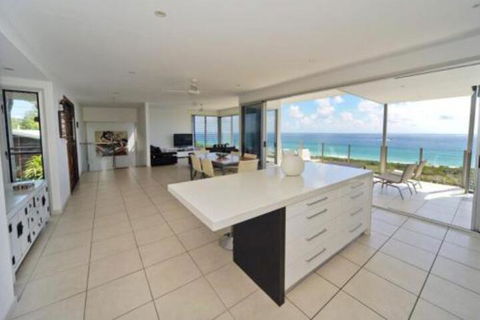 Oceanside 3 Bedrooms - Accommodation Newcastle 6