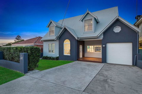 Waterview Beach House - Yamba Accommodation 1