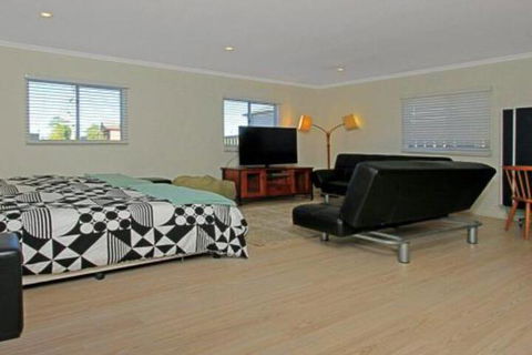 Culburra Getaway Close To Beach & Lake - Accommodation Find 2