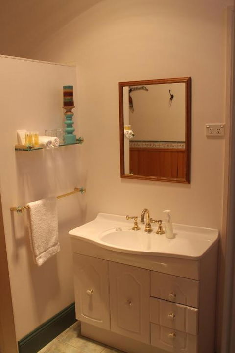 Gardenia House - Wagga Wagga Accommodation 3