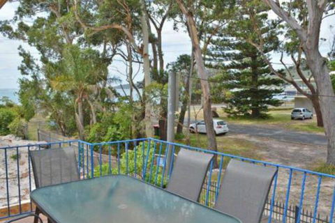5 Ocean Breeze Shoal Bay Avenue Fabulous Location Opposite Shoal Bay Beach! - Holiday Melbourne 0