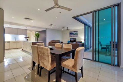 Oceana Darwin Central Oceanfront 3 Bedroom 2 Lounge Room Pool Gym Tennis Court Sleeps 9 - WA Accommodation 3