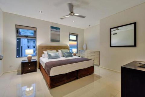 Oceana Darwin Central Oceanfront 3 Bedroom 2 Lounge Room Pool Gym Tennis Court Sleeps 9 - WA Accommodation 4