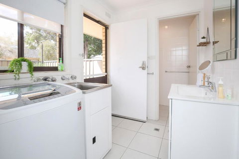 Allure Apartments Central - YWait Travel 6