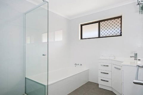 Hereford Court - Accommodation QLD 4