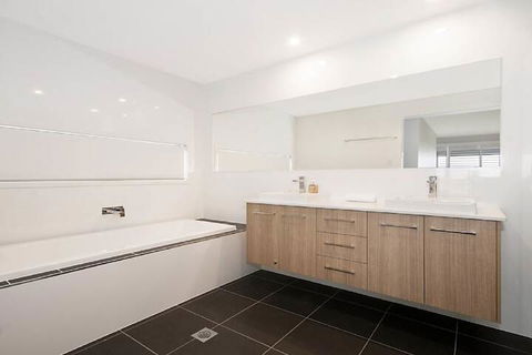 House On The Hill Lennox Head WiFi Air Conditioning - Accommodation QLD 4