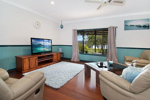 Robins Place - Accommodation QLD 7