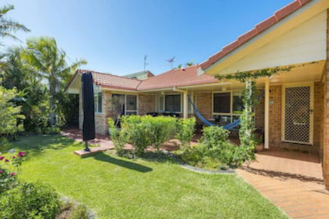SECRET GARDEN WiFi Netflix Pet Friendly - VIC Tourism 0