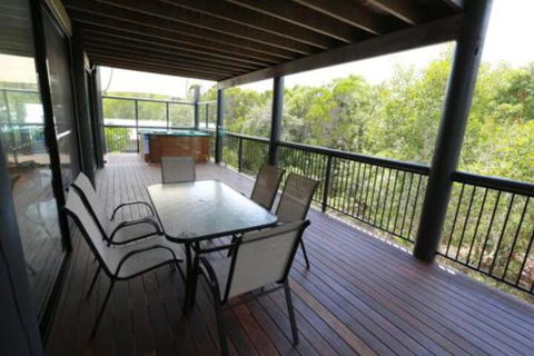 25 Naiad Court Rainbow Shores The Ultimate Beachside Executive Property Air Conditioned - Accommodation Australia 4