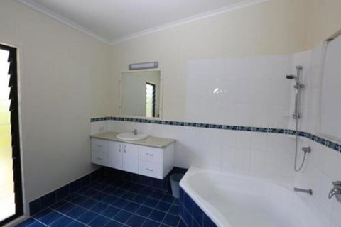25 Naiad Court Rainbow Shores The Ultimate Beachside Executive Property Air Conditioned - Accommodation Australia 2