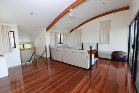 25 Naiad Court Rainbow Shores The Ultimate Beachside Executive Property Air Conditioned - Accommodation Australia 3