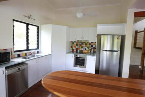 25 Naiad Court Rainbow Shores The Ultimate Beachside Executive Property Air Conditioned - Accommodation Australia 5