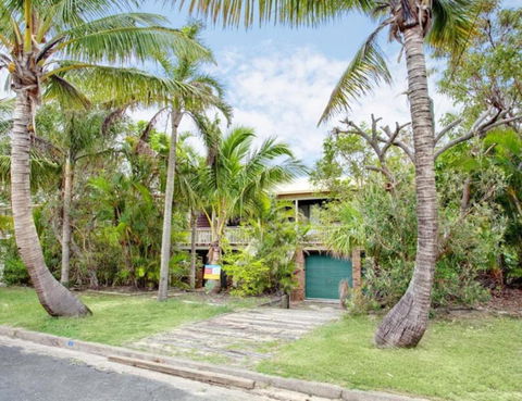 33 Cooloola Drive Rainbow Beach Walk To The Beach Pet Friendly - WA Accommodation 6